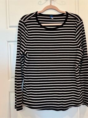 Old Navy Classic Black & White Striped Long-Sleeve Top